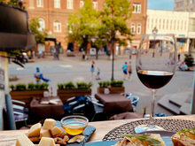 Бар в центре Челябинска сменил владельца, обновил концепцию — и снова выставлен на продажу