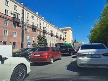 Центр Челябинска сковали километровые пробки. По каким улицам нельзя проехать?