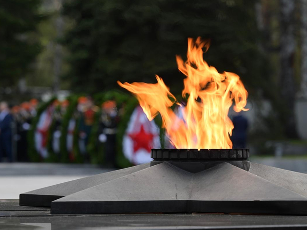 Возложение цветов, парад и «Бессмертный полк». 9 Мая в Екатеринбурге — как это было