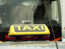 Переход таксистов на отечественное авто вызовет рост цен на тарифы и уход МСП в серую зону