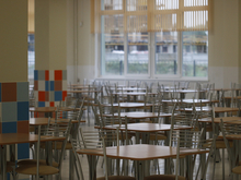 Для поставщиков питания в школы Петербурга, похоже, увеличится стоимость контрактов