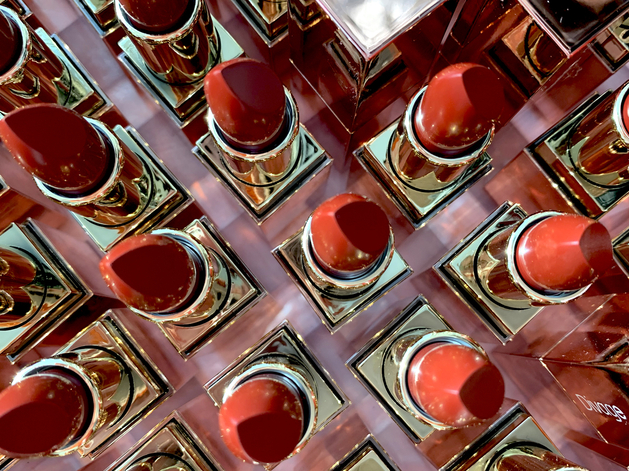 Продажи в российских офлайн-магазинах упали в 2025 г. в среднем на 30%