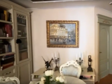 Подсвечники и резные стулья. СК показал ремонт за 7 млн у экс-директора ГУММиД