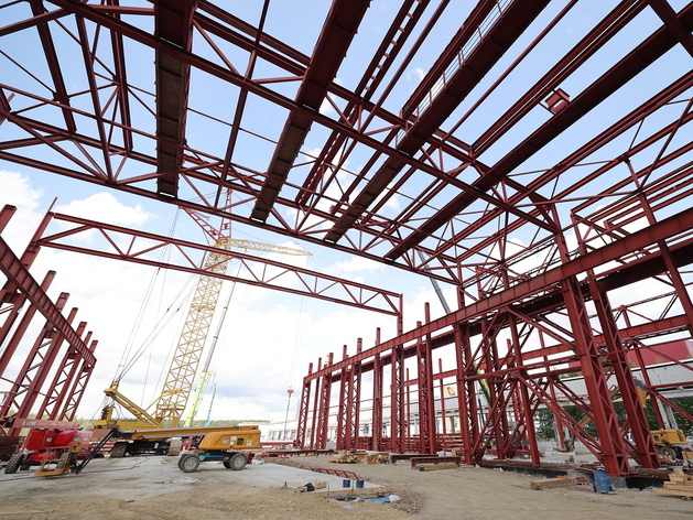 На стройплощадке производства поездов для ВСМ смонтированы 3,5 тыс. т металлоконструкций
