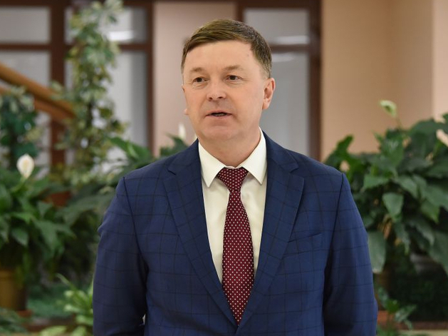 Суд прекратил рассмотрение дела экс-министра Старкова. Он отправляется на СВО