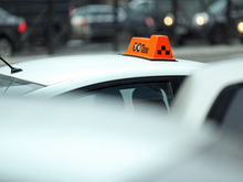 Петербургские депутаты предлагают запретить таксистам повышать тарифы за перевозку детей