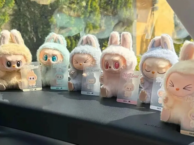 В Екатеринбурге продают сет из шести фигурок Лабубу за 34,5 тыс. руб.