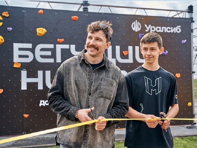 Ведущий СТС Василий Артемьев и Михаил Лапшичев