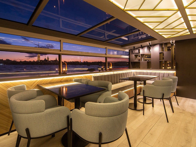 Теплоход «Хемингуэй» от компании «Навигатор» вошел в ТОП свадебных площадок Петербурга