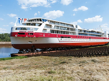 В Нижнем Новгороде спустили на воду круизный лайнер