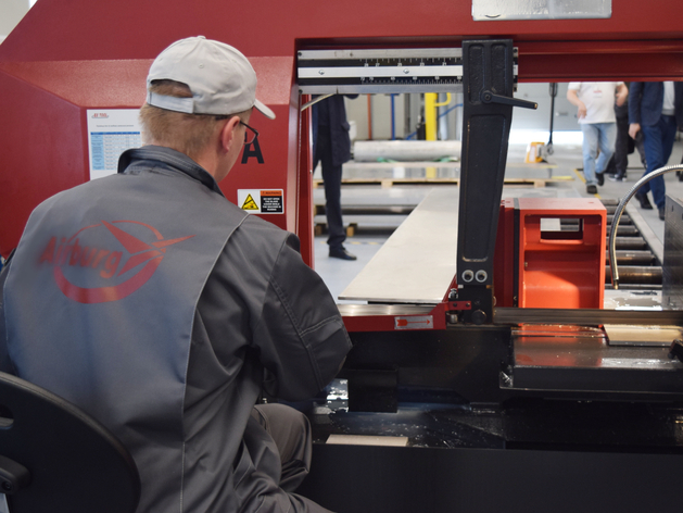 В Екатеринбурге только 3,8% населения работают на промышленных предприятиях В Екатеринбурге только 3,8% населения работают на промышленных предприятиях