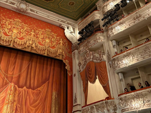 В Михайловском театре Петербурга идут обыски по делу о крупной растрате

