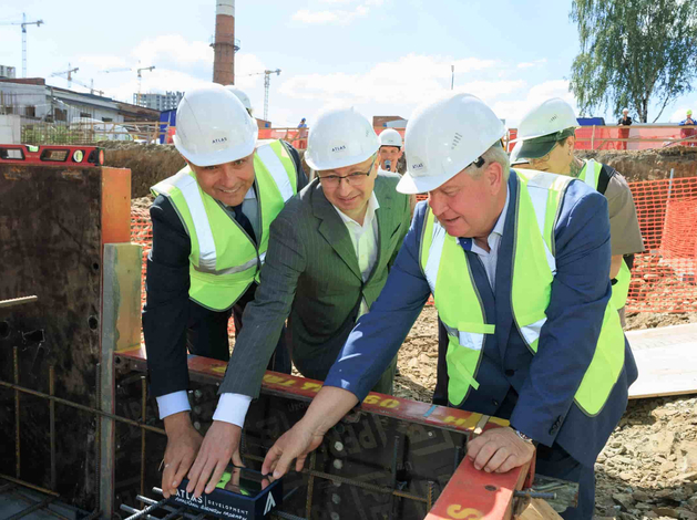 «Создаем новое будущее»: в Чкаловском районе заложили первый камень ЖК «Атлас Юник» 