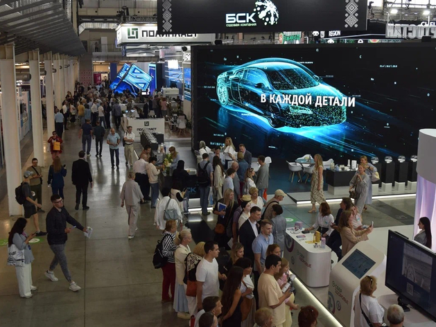 ИННОПРОМ побил рекорд по числу участников: его итоги представили Владимиру Путину