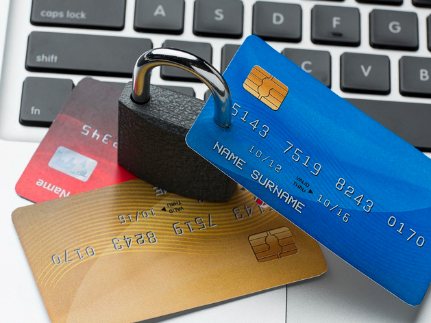 Уральцы недовольны работой банков, число жалоб в первом полугодии выросло на треть
