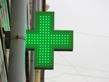 Аптечные конкуренты пожаловались в УФАС на рекламу сети «Да» в Петербурге

