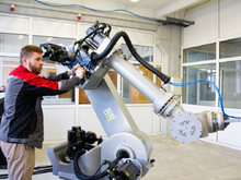 Ученые из Челябинска улучшили зрение и реакцию заводских роботов