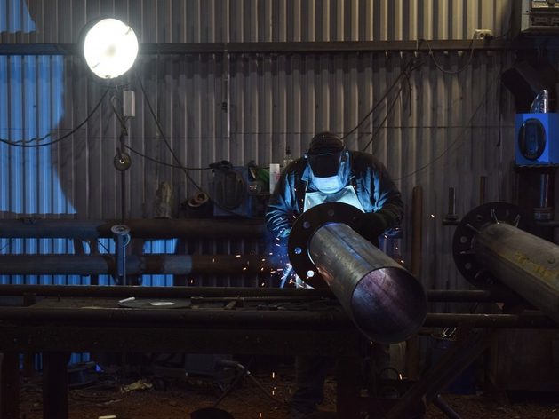 На Урале дефицит сварщиков: работодатели готовы платить им более 240 тыс. руб.