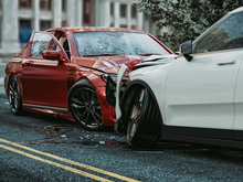 «Ингосстрах» выплатил более 13 миллионов рублей за наехавший на препятствие BMW