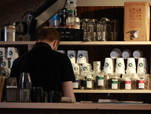 В Петербурге закроют более 80 точек «РосАл» из-за закона о «наливайках»