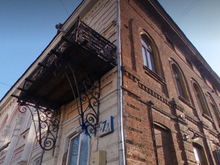 Суд заставил владельцев памятника в центре Екатеринбурга вернуть зданию исторический облик