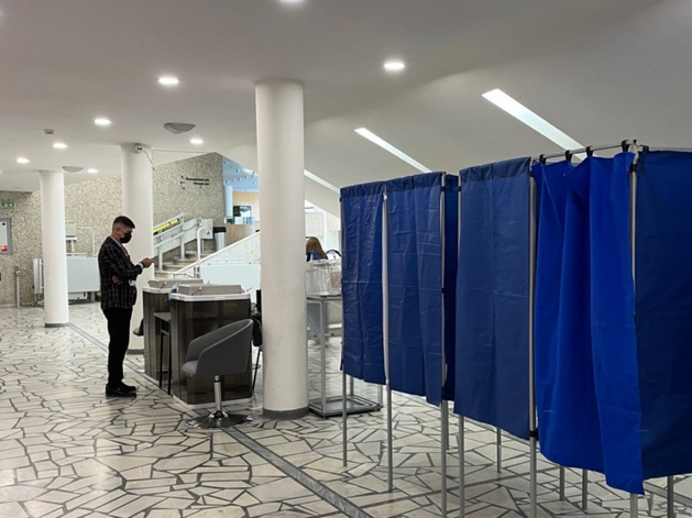 В Свердловской области начались выборы главы региона В Свердловской области начались выборы главы региона