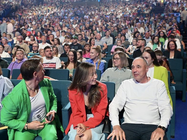 Денис Паслер отменил Кубок КВН, учрежденный Евгением Куйвашевым