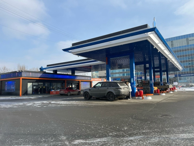 В регионах России начали ограничивать отпуск бензина, и речь не только о мелких АЗС В регионах России начали ограничивать отпуск бензина, и речь не только о мелких АЗС