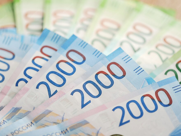 УрФО вошел в число лидеров по уровню медианных зарплат и покупательной способности