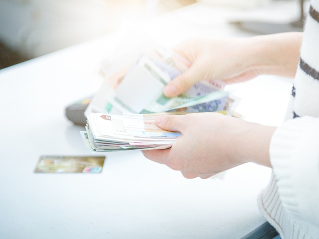 Объем обналички средств через банки упал на 19%. Возможно, в ходу расчеты наличными