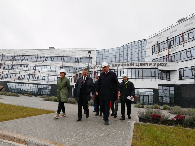 Министр строительства и ЖКХ РФ Ирек Файзуллин посетил строящийся кампус УрФУ