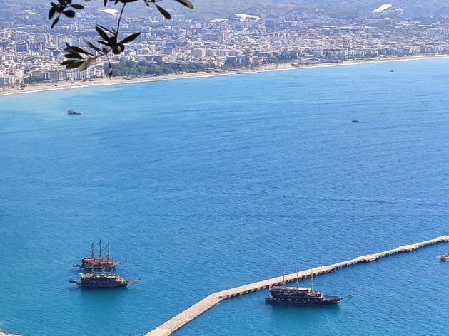 В Екатеринбурге возобновили выдачу кипрских виз