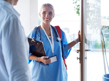 Новый сервис «Ингосстраха» поможет клиентам следить за прибытием врача на дом