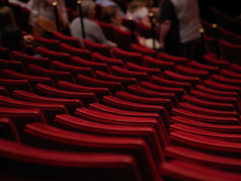 Санкт-Петербургский театр комедии имени Н. П. Акимова закупит афиши на 40 млн рублей