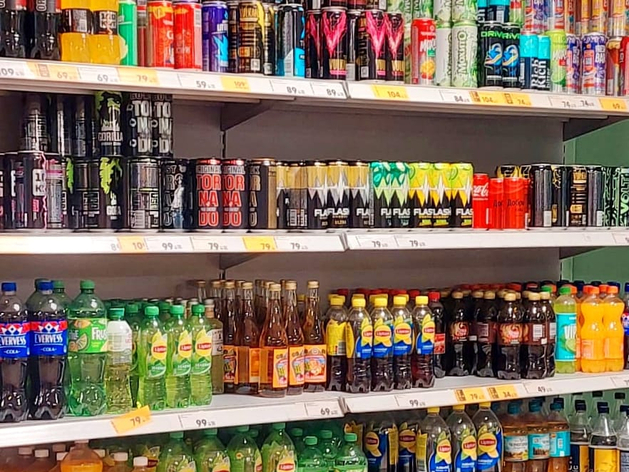 В Свердловской области намерены ограничить продажу энергетиков: где именно