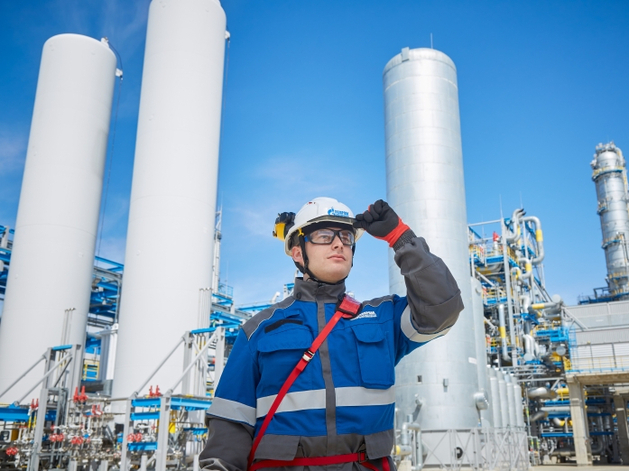 «Газпром» первый по выручке, Сбербанк — по прибыли: топ-500 крупнейших компаний РФ