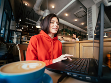 Каждому шестому сотруднику приходилось хотя бы раз выходить на онлайн-звонок из кофейни