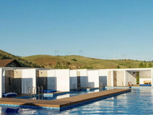 Под Красноярском за 250 млн рублей продают комплекс с бассейнами «Холмы»