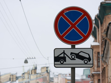 В Санкт-Петербурге усилили контроль за чистотой дорожных знаков и светофоров