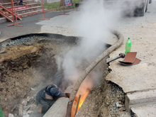 Из-за порыва теплотрассы в центре Тюмени без тепла осталось 87 жилых домов