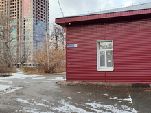 Свердловские власти намерены продать здание рядом с Макаровским мостом