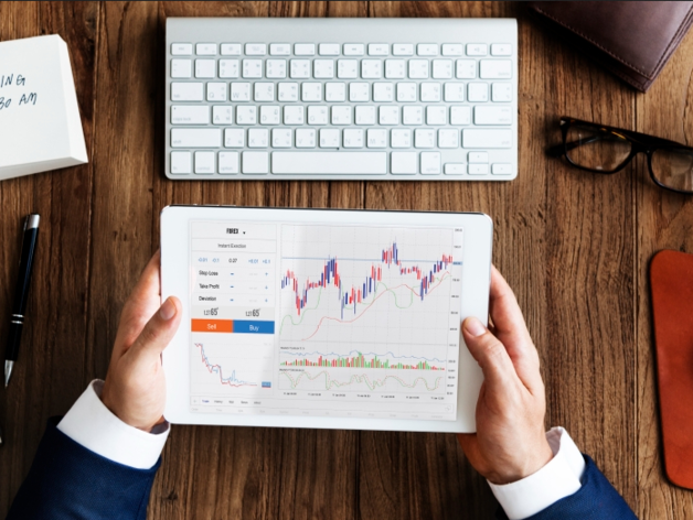 Деньги с депозитов перетекли на фондовый рынок, это следствие снижения ставок