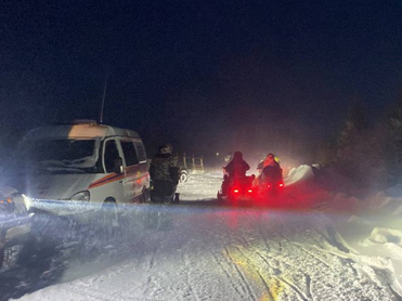 Ищут МЧС, волонтеры и беспилотники: 13 туристов потерялись у горы Ослянка