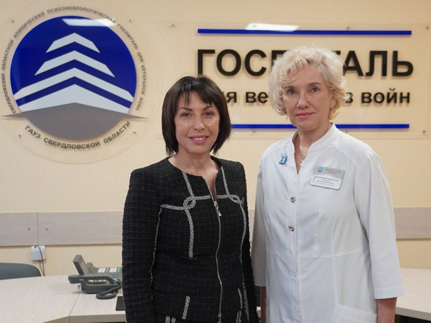 Замгубернатора Татьяна Савинова и начальник Свердловского госпиталя для ветеранов войн Валентина Ямпольская Замгубернатора Татьяна Савинова и начальник Свердловского госпиталя для ветеранов войн Валентина Ямпольская
