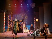 Любить по-итальянски в Сибири: какой была финальная премьера `2025 в театре Пушкина