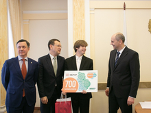 Клиент УБРиР получил 700-тысячную карту «Уралочка»