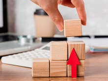 Россияне верят в кризисную устойчивость крупного бизнеса, но идут туда, где больше платят