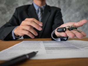 ОСАГО заставляют дорожать мошенники и бесполисники, считают страховщики