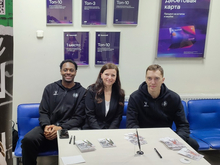 Игроки БК «Уралмаш» провели автограф-сессию в Банке Уралсиб