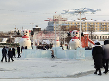 Ледовый городок в Историческом сквере Екатеринбурга открыт и ждет гостей 